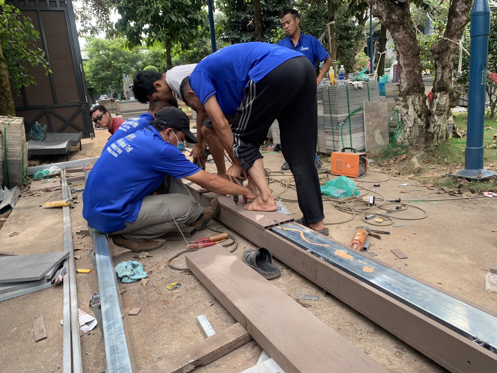 Gỗ nhựa lõi thép đúc sẵn LINECO
