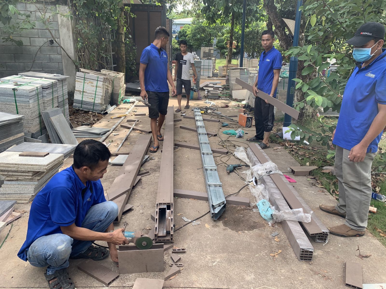 Gỗ nhựa lõi thép đúc sẵn LINECO